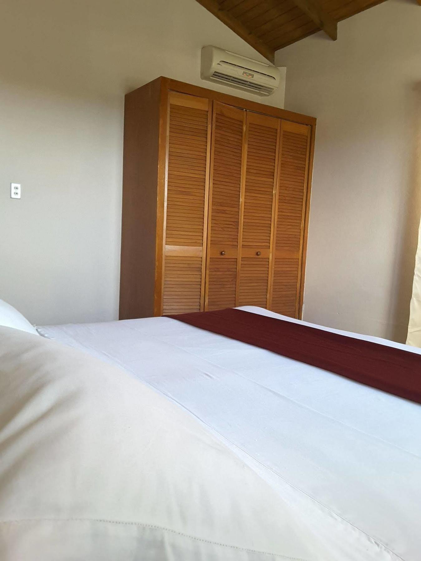 Caribbean Inn And Suites St. John's ภายนอก รูปภาพ